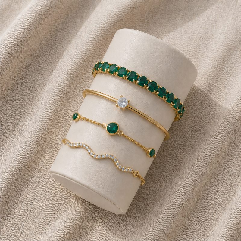 Conjunto de pulseiras com pedras verdes